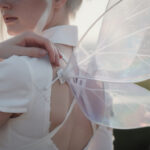 découvrez comment intégrer facilement des ailes de fée lumineuses à votre cosplay pour un effet magique et éblouissant lors de vos conventions et événements.