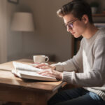 découvrez comment maîtriser la langue française en explorant la liste complète des pronoms personnels, essentiels pour construire des phrases claires et précises.