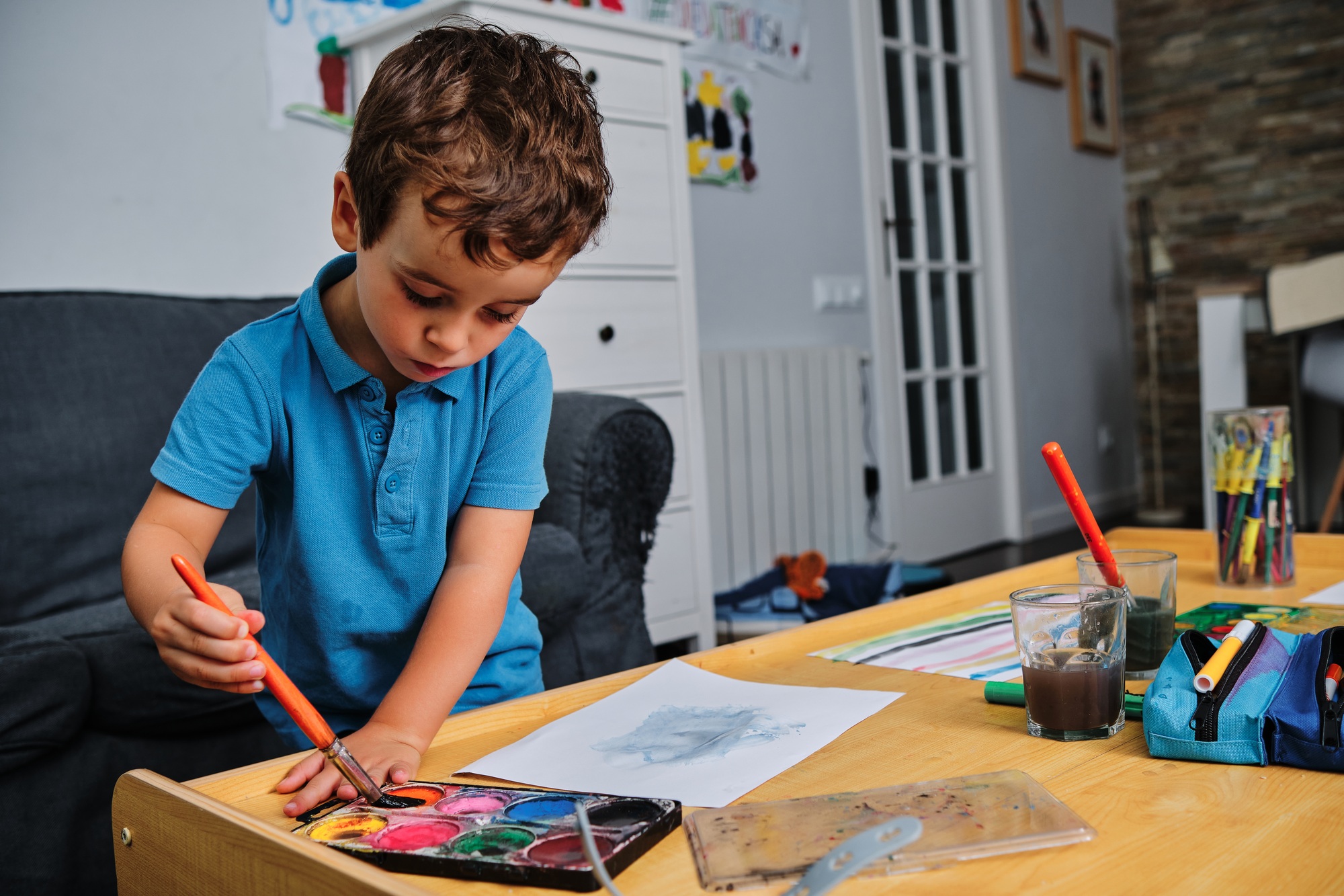 young kid playing with colors and drawing